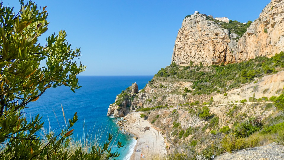Immerse Yourself in the Tranquil Charm of Los Alcázares