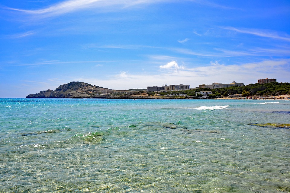 Los Alcázares: The Perfect Destination for Water Sports Enthusiasts