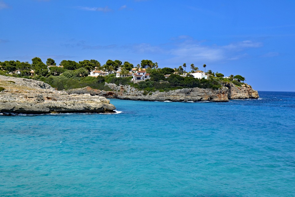 Experience the Vibrant Festivals and Events of Los Alcázares
