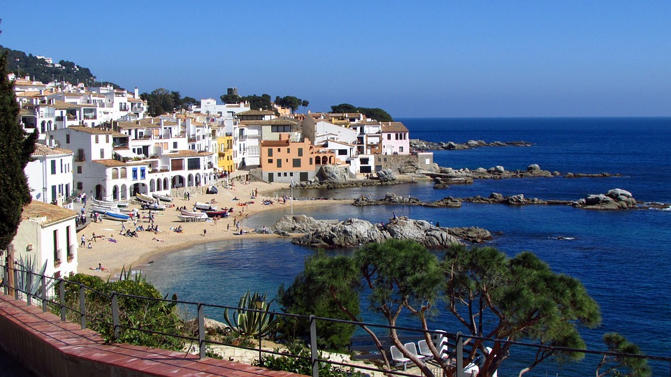 Sant Feliu de Guíxols: A Haven for Outdoor Enthusiasts - Hiking, Watersports, and More!