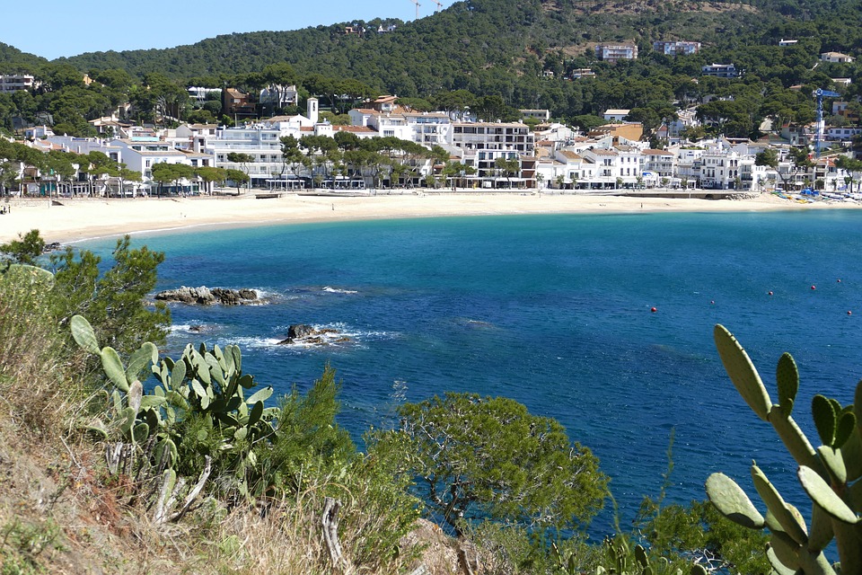 Sun-soaked Relaxation and Adventure Await: Welcome to Empuriabrava, Spain