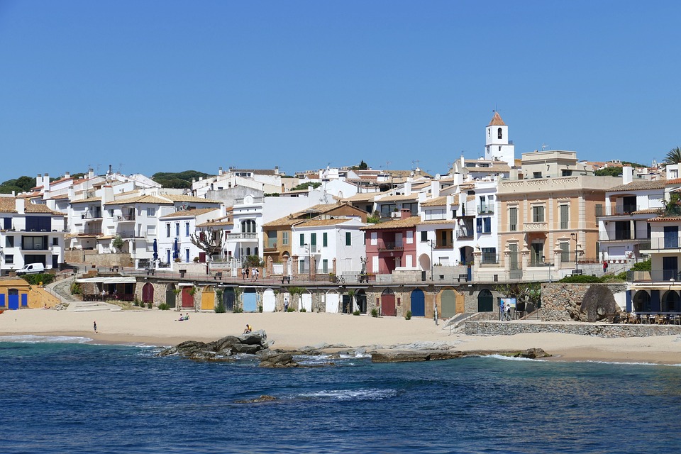 From Fishing Village to Tourist Destination: The Evolution of Palamos