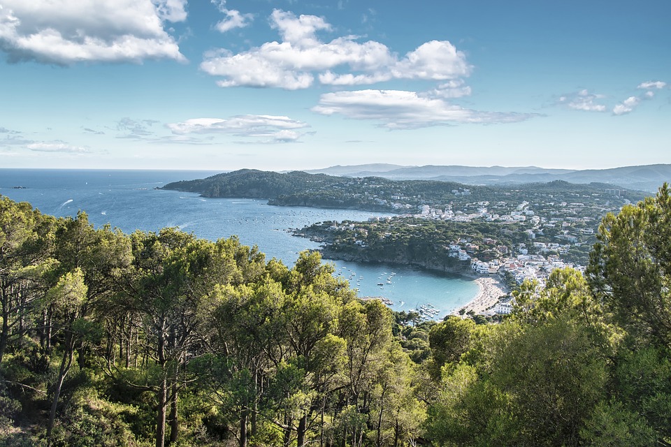 Discover the Charming Coastal Paradise of Sant Feliu de Guíxols