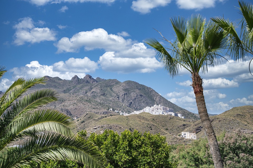 Cambrils: The Perfect Beachside Getaway for Sun Lovers