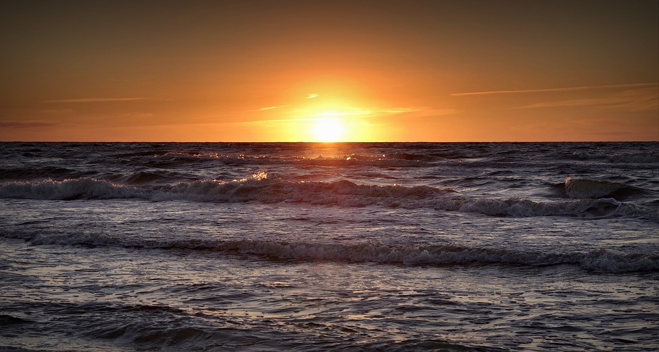 Discover why La Pineda is the perfect getaway for beach lovers