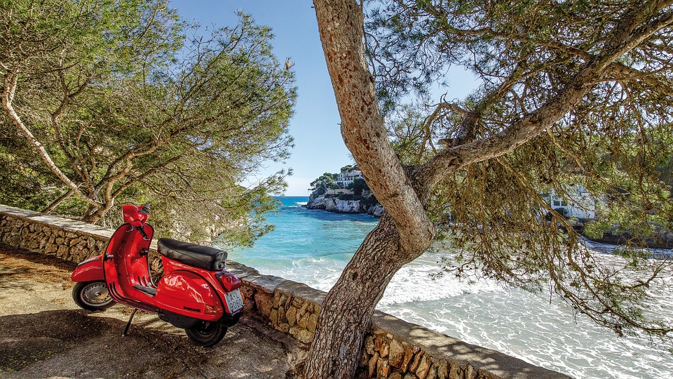 Experience Ultimate Relaxation at Puerto de Mazarrón's Luxury Resorts