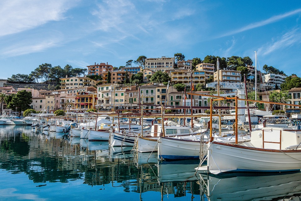 Discover the Hidden Gem of Spain: Exploring Calahonda's Beaches, Cuisine, and Culture