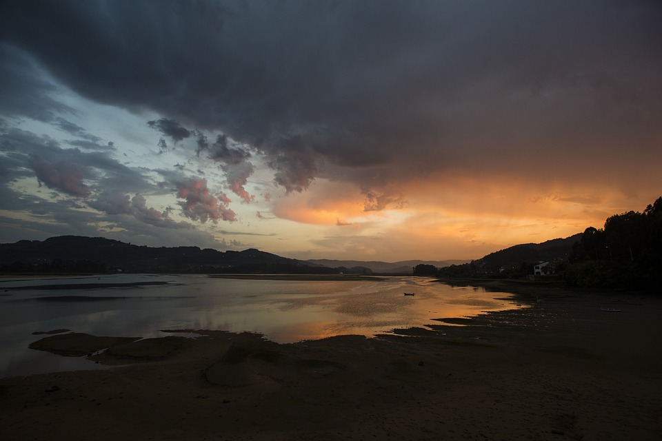 Discovering Santa Susanna's Vibrant Nightlife and Entertainment Scene