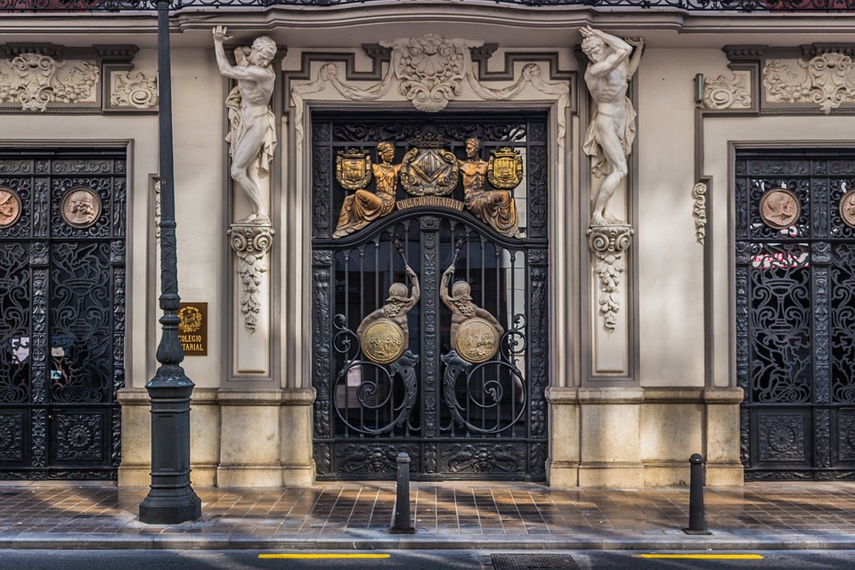 Granada's Rich Moorish Heritage: Tracing the Footsteps of Its Islamic Legacy