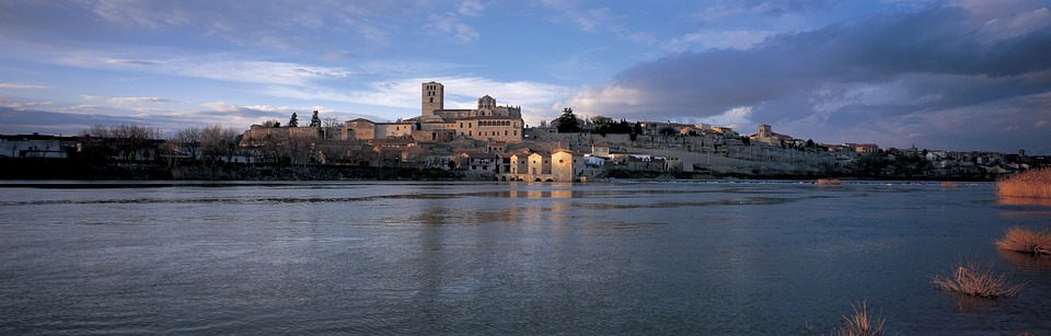 Unforgettable Sunsets and Vibrant Nightlife: Experience the Magic of Sitges